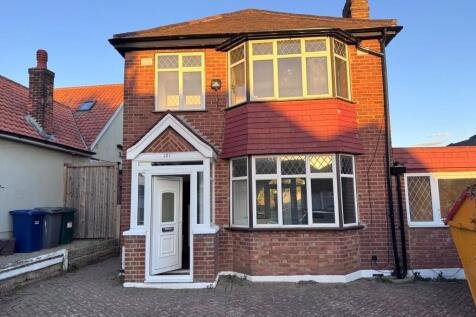 4 Bedroom Detached in EN5 2HT