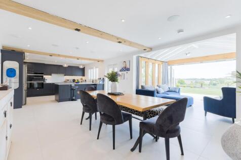 Kitchen/Breakfast & Family Room