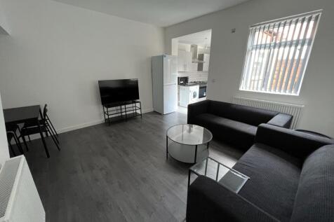 5 Bedroom Terraced in M14 6QU