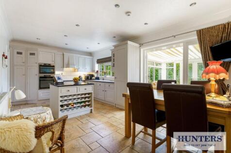 98290_2-Renton-Lea-Guiseley (9) - Copy_low.jpg