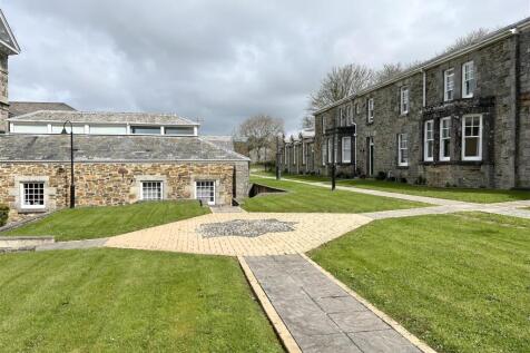 Communal gardens to the front