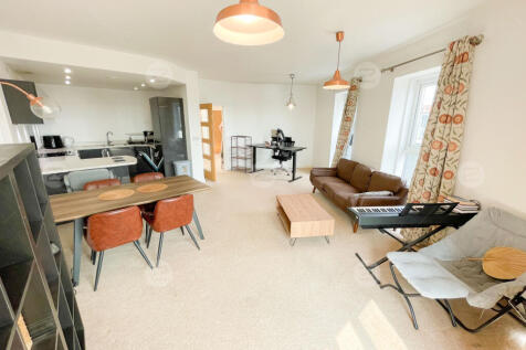 8/F, Stunning Two-Bedroom Penthouse with 569 sq. ft. Terrace and Two Parking Spaces A rare opportunity to rent this impressive two-bedroom, two-bathroom penthouse apartment, situated on the top floor