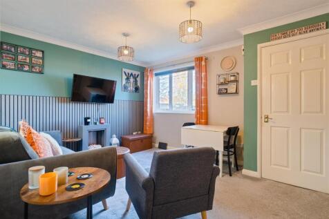 Warnett Court, Snodland2.jpg