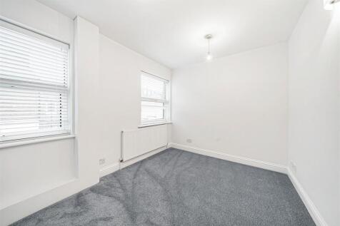Flat_B__156_Upper_Richmond_Road_West-9.jpg