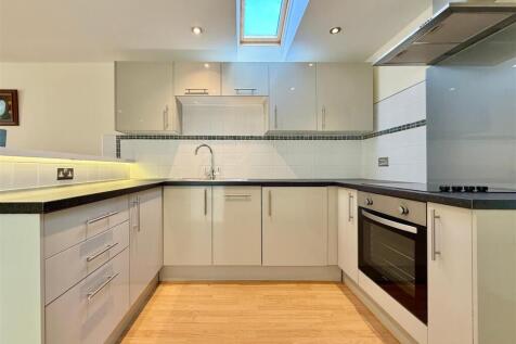 Kitchen (2).JPG