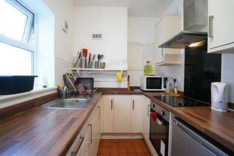 4 Bedroom House in LL57 2ER