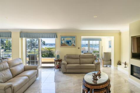 Apt 2 Island Reach-12.jpg
