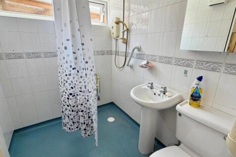 TILED 3 PIECE WET ROOM