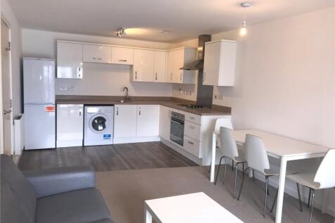 X1 Spinner House - This top floor two bedroom furnished apartment with Quays views has a double master bedroom with ensuite, very large second bedroom and a balcony. Walking distance to Salford Quays
