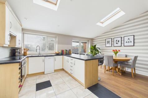 Open-Plan Living (Virtually Furnished)