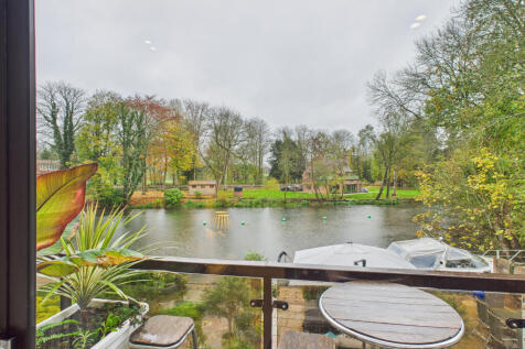 CAM01984G0-PR0529-STILL012