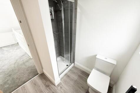 Second Floor Bathroom (3).jpg