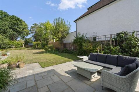 2 Meadow Road Claygate KT10-011.jpg