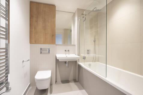 Experience the sophistication of this modern bathroom design, featuring elegant fixtures and a calming ambiance.