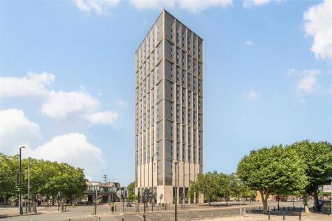 A Two bedroom, two bathroom situated on 6th-floor in the luxurious Vetro Court development. The property also includes a concierge services and access to residents' facilities.