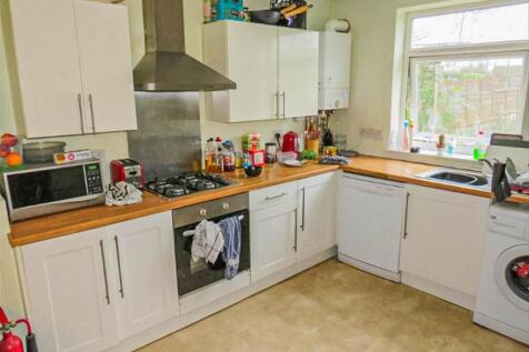 * AVAILABLE 22.08.2026 * FURNISHED FOUR BEDROOM STUDENT HOUSE! The Property Outlet are delighted to offer to the rental market this lovely student home. The accommodation comprises ENTRANCE HALLWAY, L
