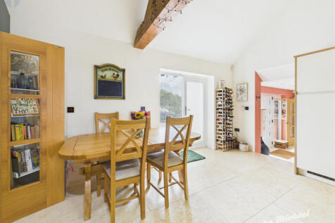 CAM03852G0-PR0394-STILL029