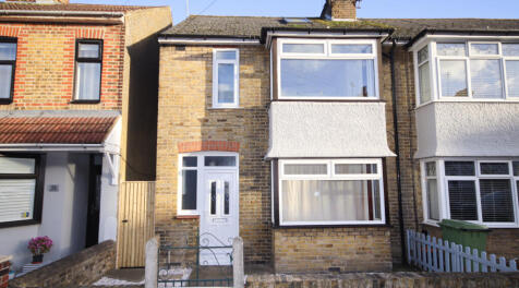 3 Double Bedroom End Terrace house, No Forward Ch