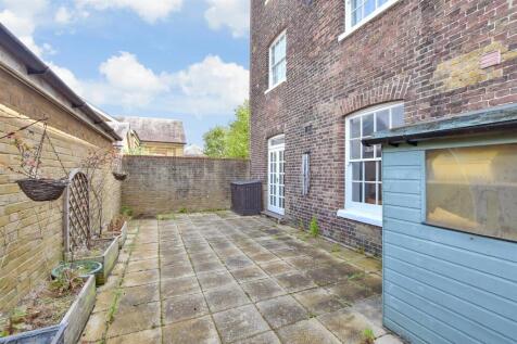 Rear Courtyard Garden