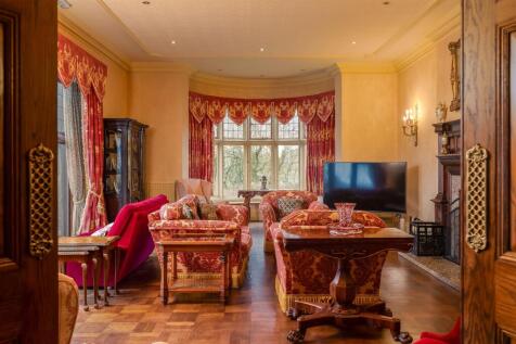 Highcliffe Manor Sitting Room-3.jpg