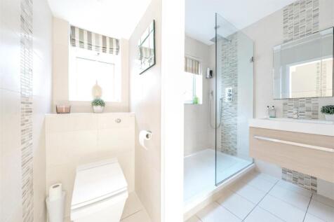 Guest Shower Room: