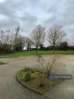 Communal Gardens &amp; Private Parking