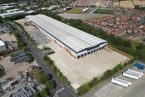 Distribution Warehouse to rent in dewsbury
