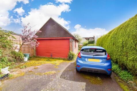 Driveway/Garage