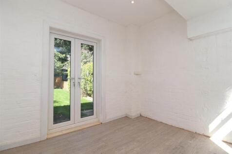 outbuilding 2.JPG
