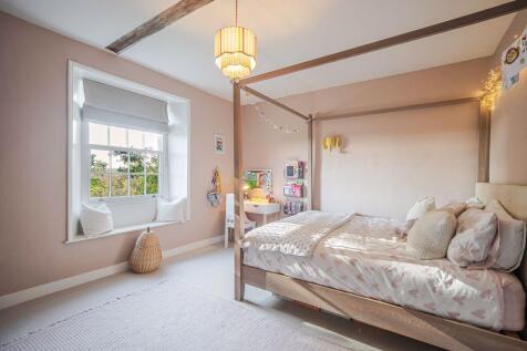 Guest bedroom