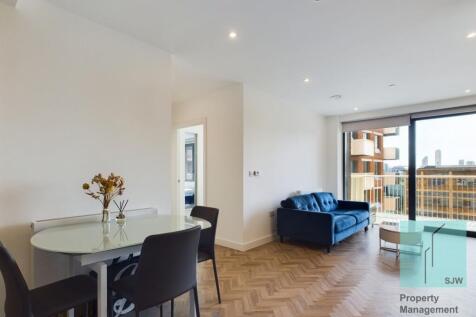 LUXURY 1 Bedroom apartment situated on the 5th Floor of the newly build Three Waters Building (Bromley by Bow). Available 6th August