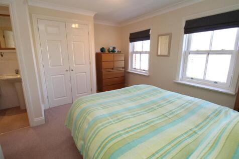 Double bedroom with ensuite 1.JPG