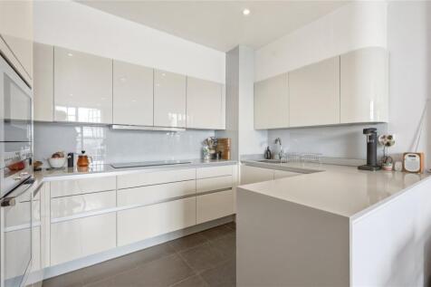 A rare opportunity to acquire this modernised two bedroom, two bathroom penthouse apartment, set within an authentic converted warehouse in the heart of Shad Thames.