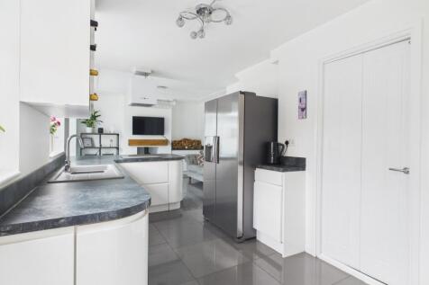 CAM02195G0-PR0093-STILL020