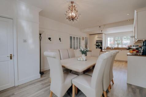 Open-plan kitchen/diner