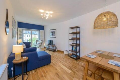 15 West Bay Apartmen