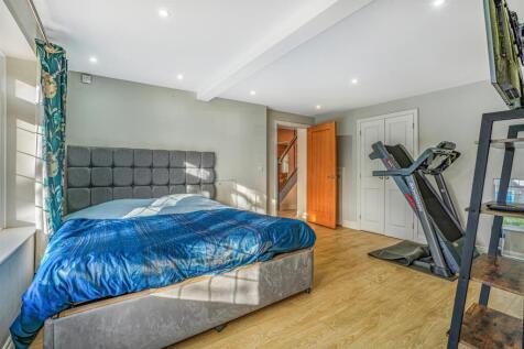 6 Bugbrooke Road, Gayton