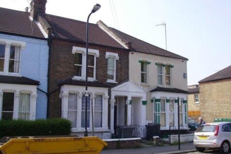 Tony Alan Estates presents this well maintained, fully furnished four-bedroom first-floor flat, set within an impressive period conversion. The property offers a spacious and well-designed layout, com