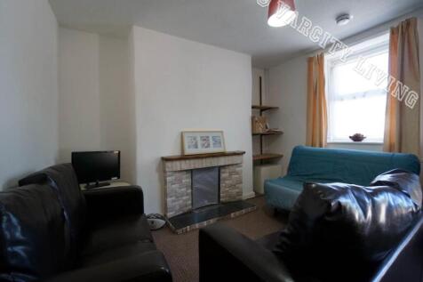 2 Bedroom House in LL57 1LH