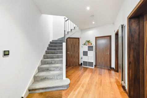 4 bed, 3 bath Town House in leeds - Photo 24