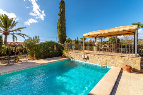 Pool area and sun terrace