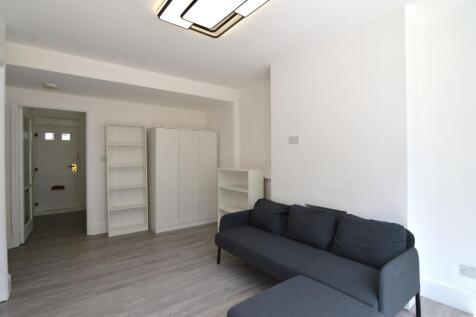 We are delighted to present to the market this modern ONE BEDROOM GROUND FLOOR APARTMENT, situated within the popular St Crispins Estate. Ideally located, the property benefits from excellent transpor
