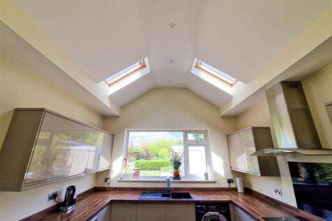 Feature vaulted ceiling