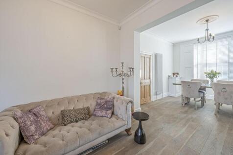 Lounge Dining Room 3