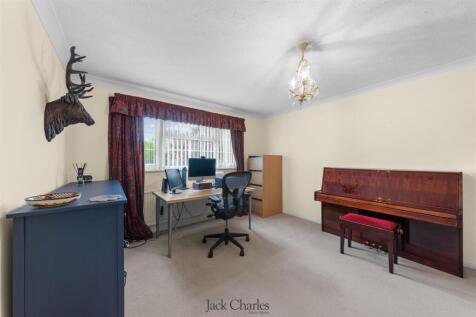 239 Hadlow Road _-2.jpg