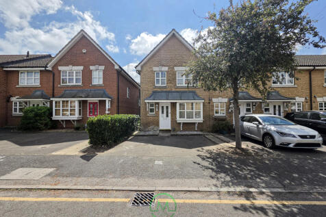 Three Bedroom End of Terrace House