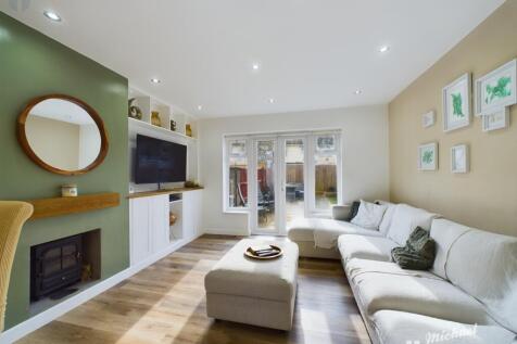 CAM03218G0-PR0535-STILL001