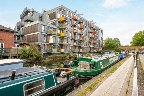 A brilliant opportunity to rent within this award winning canal side gated development located just moments from Broadway Market with its plethora of cafes, bars and restaurants and London Fields with