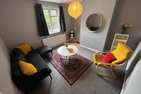 ** Zero Deposit Guarantee Available **
Available Now *** Furnished *** Walking Distance to Cabot Circus