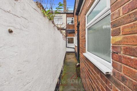 CAM05148G0-PR0246-STILL022.jpg